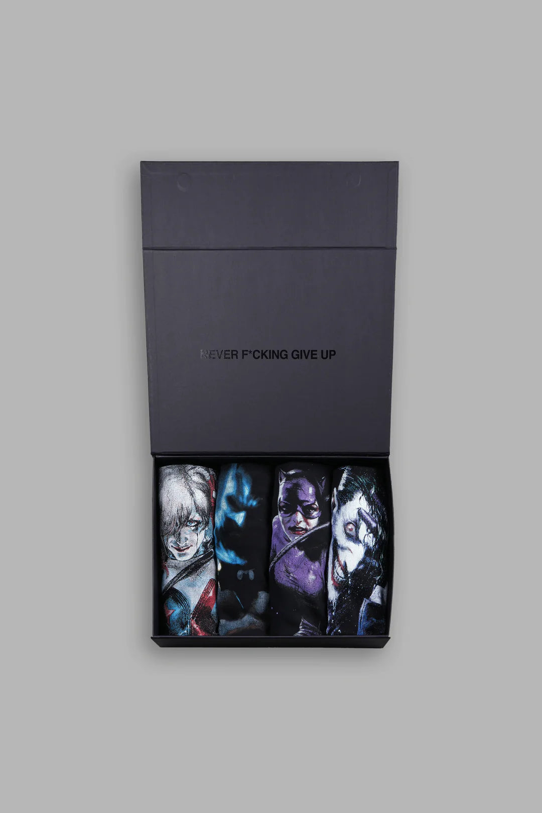 BATMAN VS JOKER "SIDE-BY-SIDE" TEE BOX SET IN BLACK