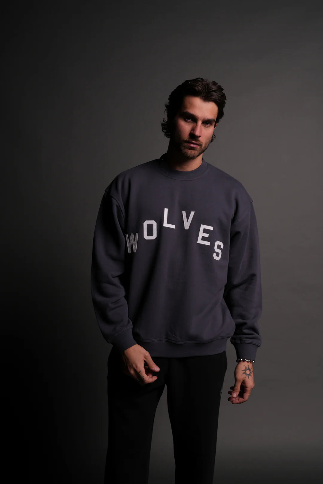 WOLVES PYRAMID LONDON CREWNECK IN MIDNIGHT BLUE