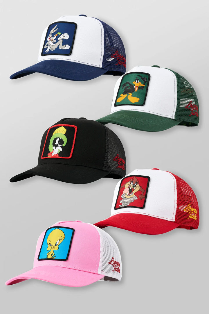 9135 - LOONEY TUNES PATCH TRUCKER HATS