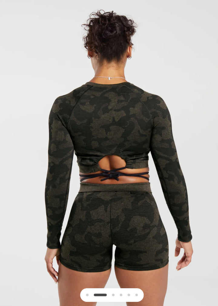 ADAPT CAMO SEAMLESS RIBBED LONG SLEEVE CROP TOP