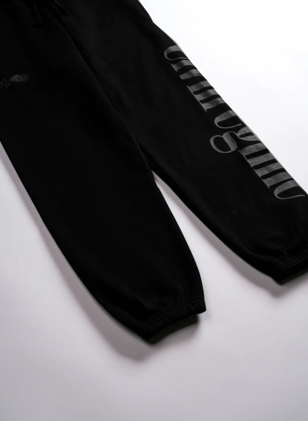 CONCRETE COZY JOGGERS IN BLACK