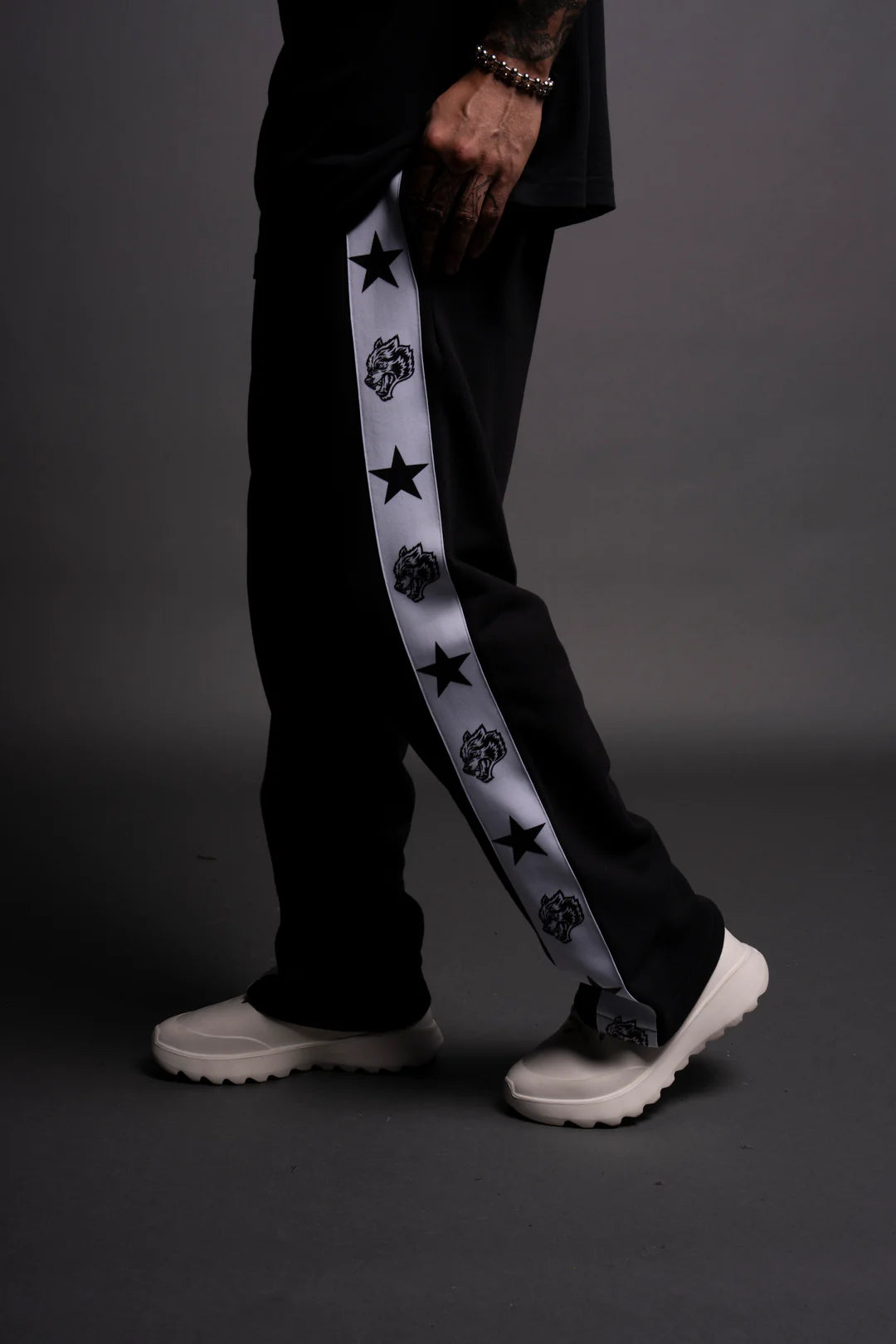 WOLVES ROADSTER TRACK BIGELOW SWEAT PANTS IN BLACK/WHITE
