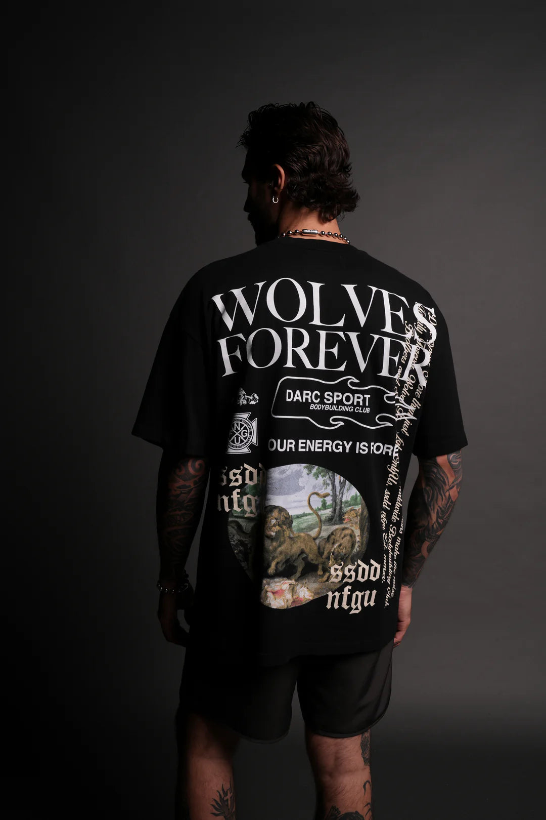 THREE WOLVES "PREMIUM" OVERSIZED TEE IN BLACK